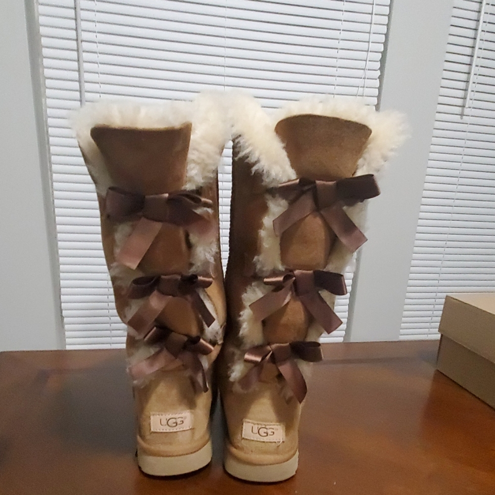 Bailey 3 bow uggs